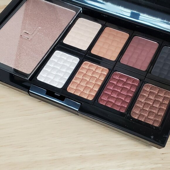 Doucce Freematic Eyeshadow Pro Palette, 18g Magnetic NIB - Picture 3 of 4